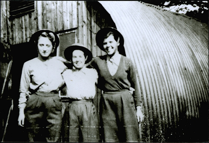 Photograph, ATS girls outside Dorney Common Anti-aircraft gun site camp, 1890-1965.