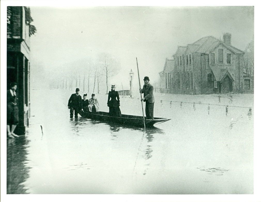 Copy photograph, flood at Datchet in 1894, copy about 1991