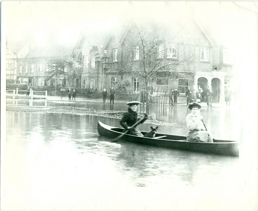 Copy photograph, flood at Datchet in 1895, copy about 1991